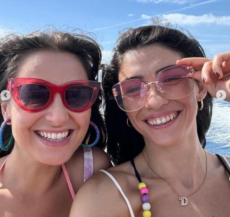 Hazar Ergüçlü'nün İnci Taneleri Paylaşımı: 'Ablanız Geri Geldi...' - Magazin Haberleri Hazar Ergüçlüden İnci Taneleri paylaşımı Ablanız geri geldi...