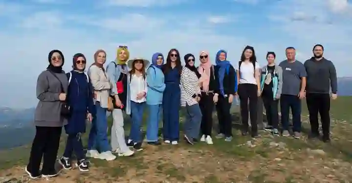 Hendek Öğretmen Akademisi'nde Doğal Yürüyüş Deneyimi Hendek Öğretmen Akademisi’nden Doğa Yürüyüşü