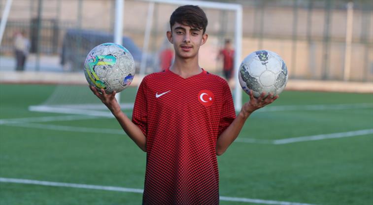 Vanlı Futbolcu Taha Kuştutan, Antalya Dünya Çocuklar Kupası’nda Van Takımı
