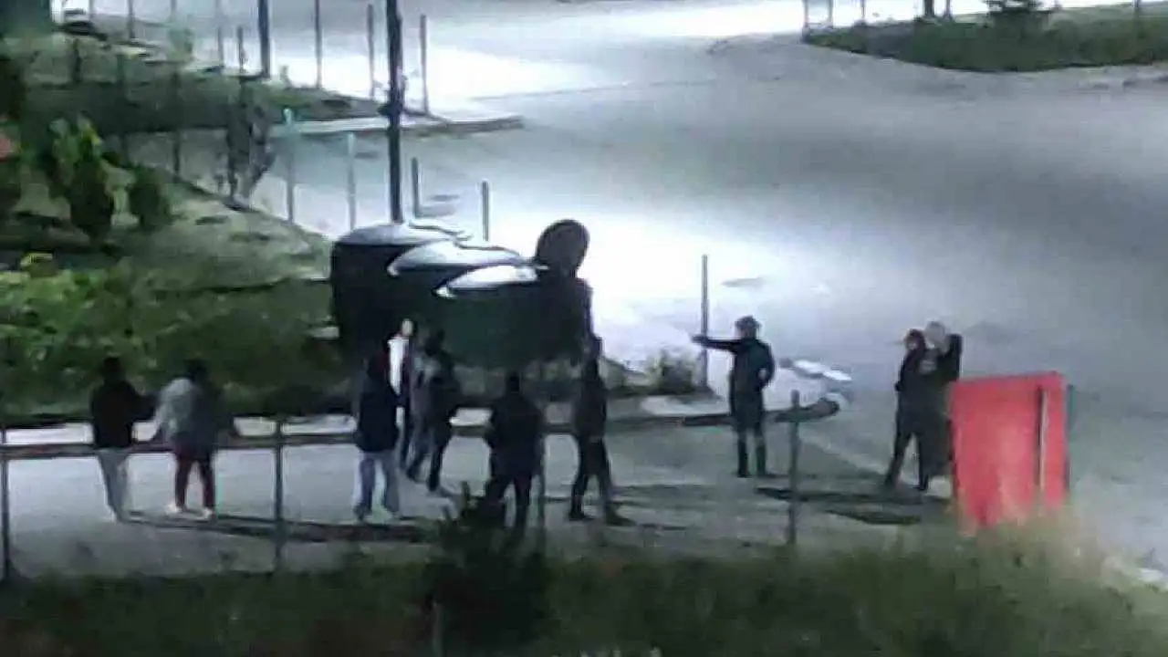 Kampus Kiz Yurdunda Erkek Alarmi