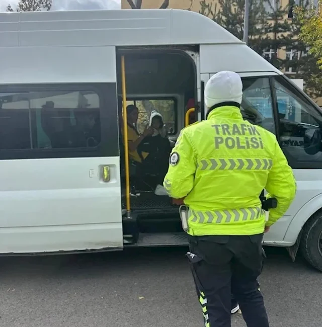 Kars’ta Okul Servislerine Güvenlik Denetimi Artırıldı Emniyet Müdürlüğü Trafik Ekipleri