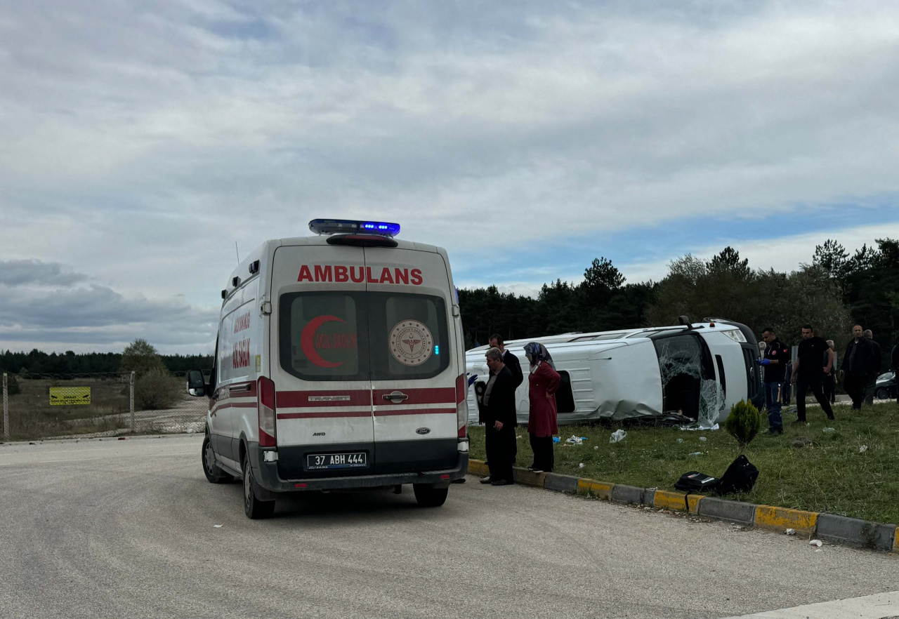Kastamonuda Okul Servisi ile Tir Carpisti Yaralilar Olay Yerinde