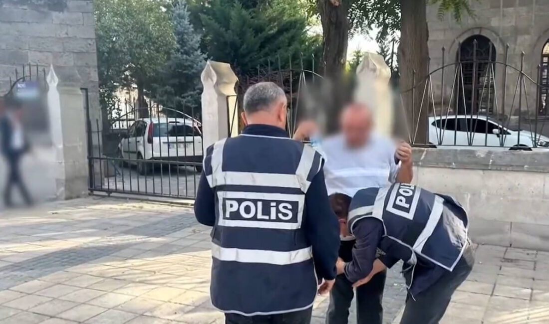 Kayseri Emniyeti Okul Çevresinde Narkotik Denetimleri GerçekleştiriyorHaberin BaşlıklarıKayseri Emniyeti Okul