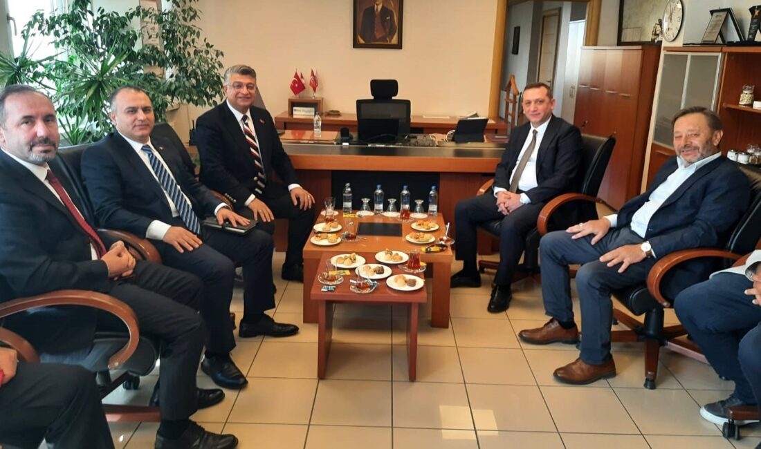 Kütahya Dumlupınar Üniversitesi Rektörü, Sanayi-Üniversite İşbirliğini Geliştirmek İçin Çalışmalarını Sürdürüyor