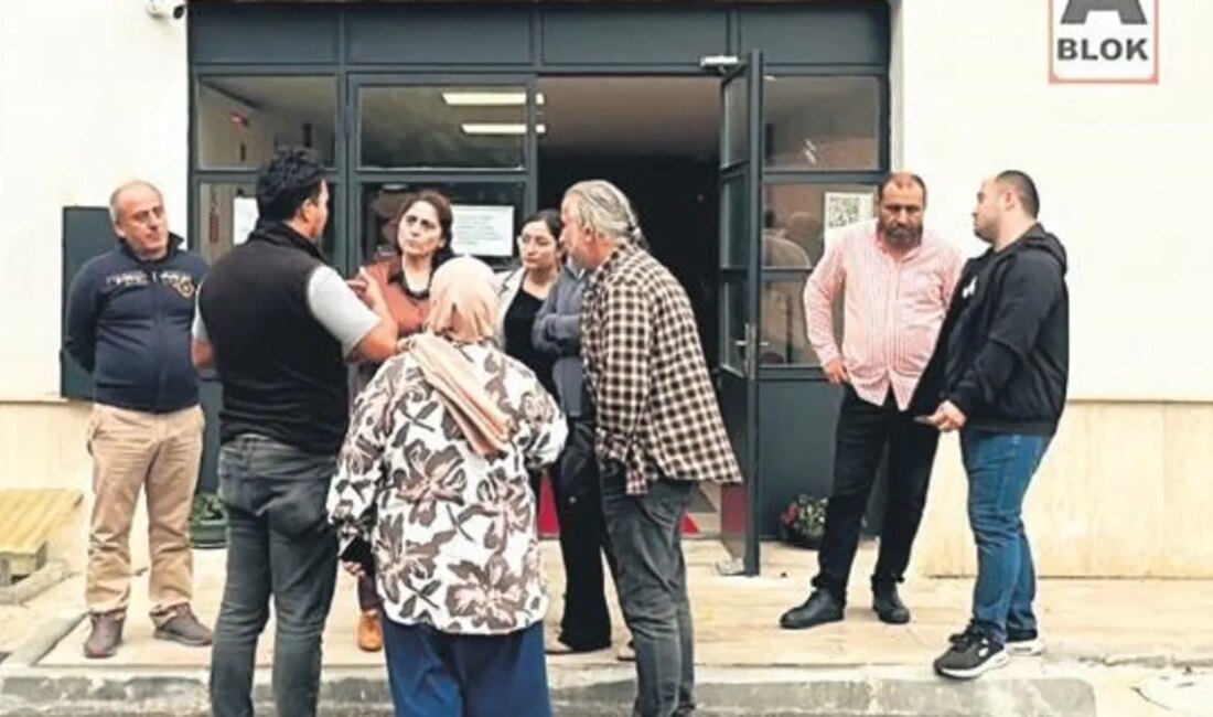 İstanbul’da Okulda Silahlı Saldırı Paniği: Öğretmen Silah Çekti Olayın Detayları