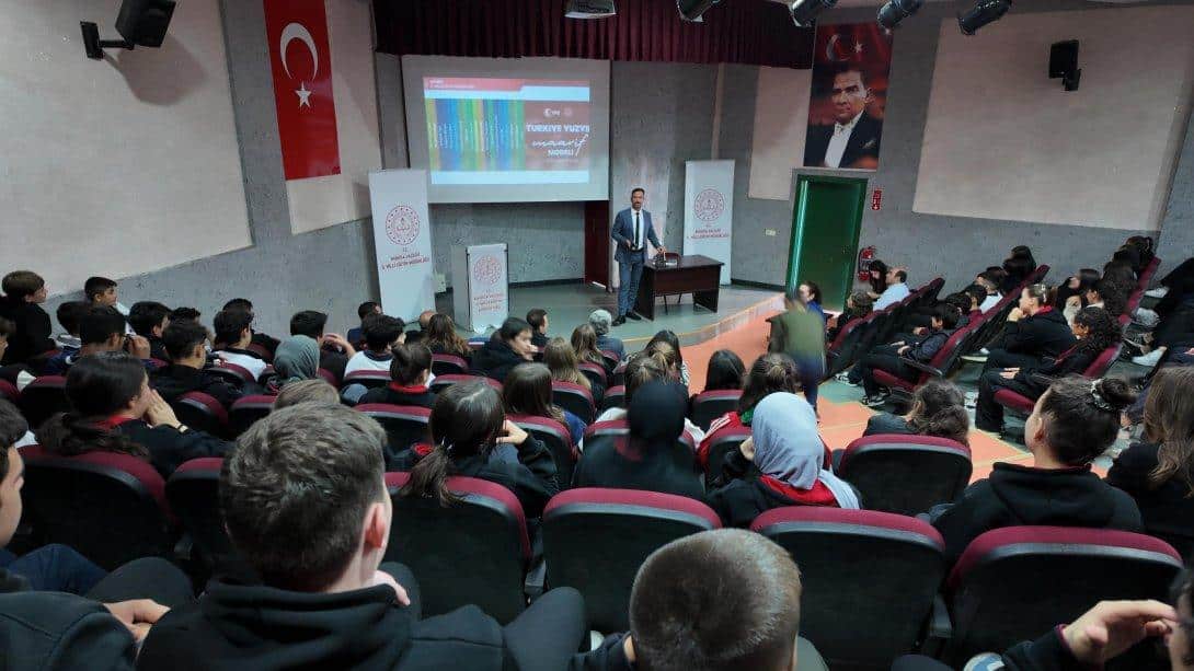 Manisa İl Millî Eğitim Müdürü Mehmet Uğurelli, Turgutlu ilçesinde gerçekleştirdiği