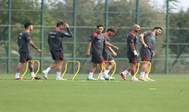 Futbolcular İzlanda Maçı İçin Hazırlıklarını SürdürüyorHaberin BaşlıklarıFutbolcular İzlanda Maçı İçin