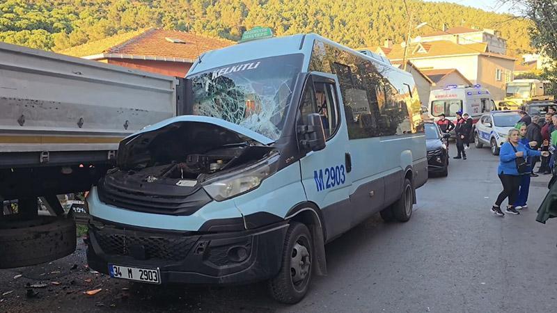 Minibüs TIR’a Çarptı: Maltepe’de 8 Yaralı Kaza, Başıbüyük Mahallesi’nde Meydana