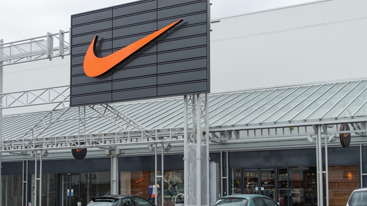 Nike Populer Ayakkabilarinin Arzini Azaltiyor