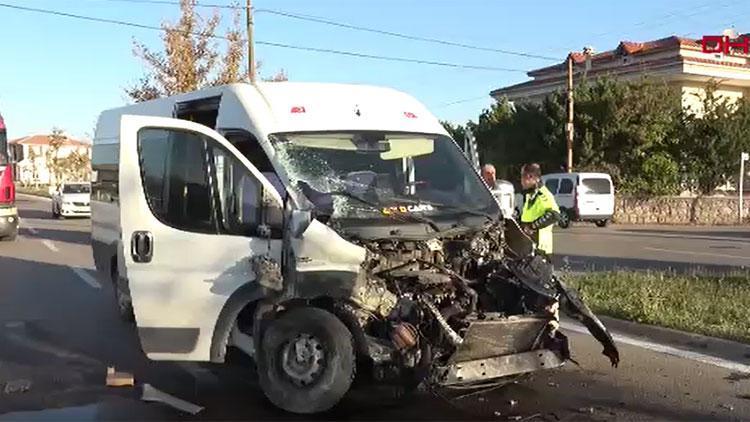 Aksaray’da öğrenci servisi ile TIR’ın çarpıştığı kazada 10’u öğrenci, 11