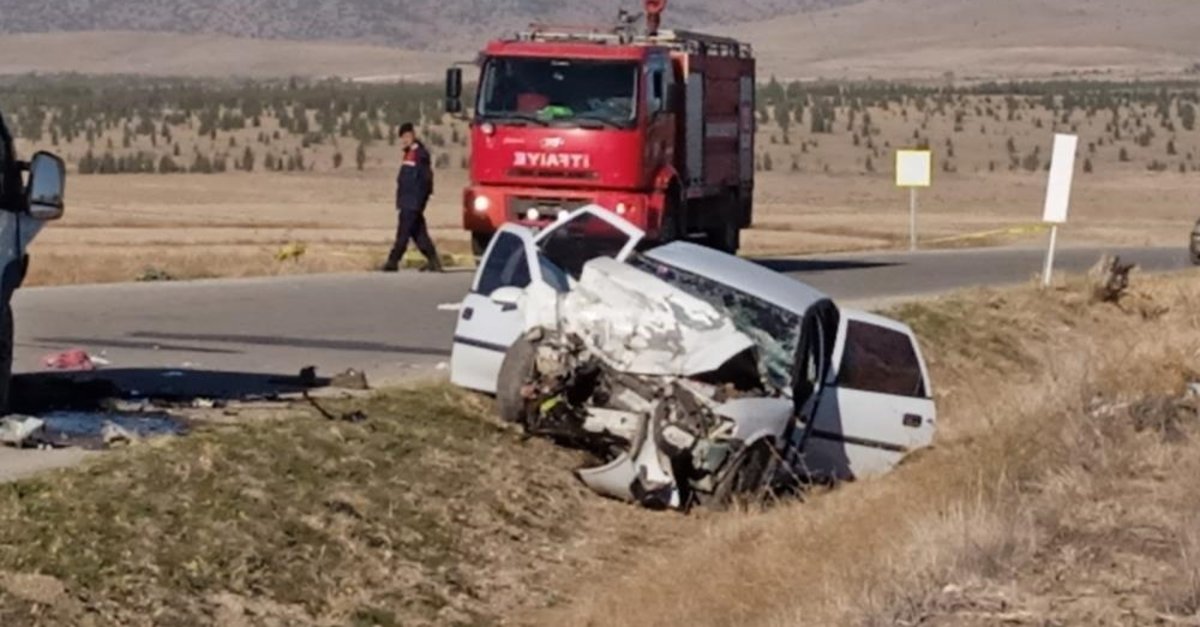 Ogrenci Tasiyan Servis Araclari Carpisti 4 Olu 1 Agir Yarali