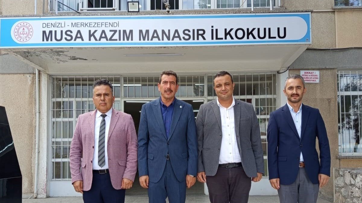 Ogrencilerin Gozu Onunde Ogretmen Darp Edildi