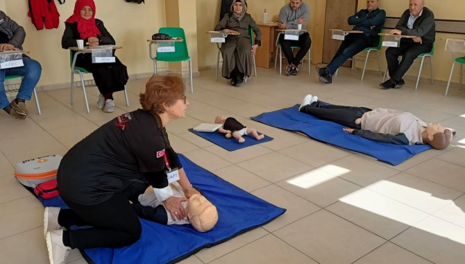 Beypazarı İlçesinde Okul Müdürleri ve Öğretmenlere İlk Yardım Eğitim Seminerleri