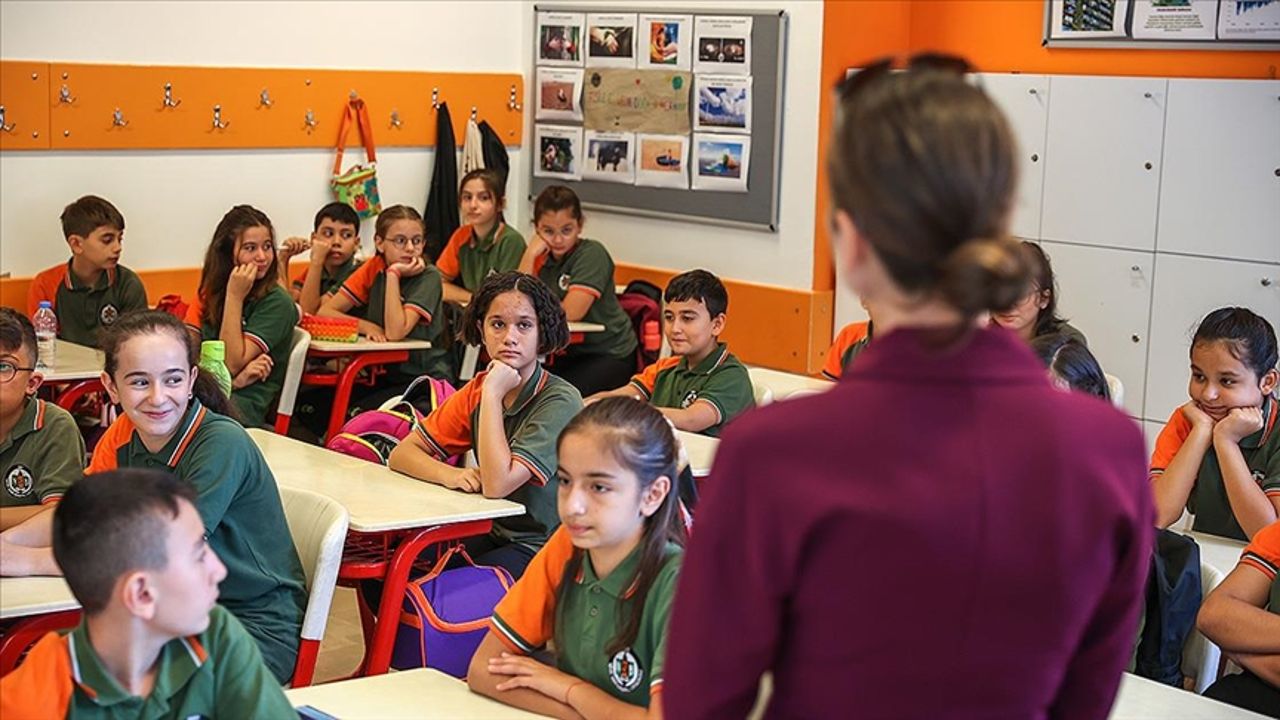 Öğretmenlerin ek ders ödemelerinin hesaplara yatacağı tarihler duyuruldu