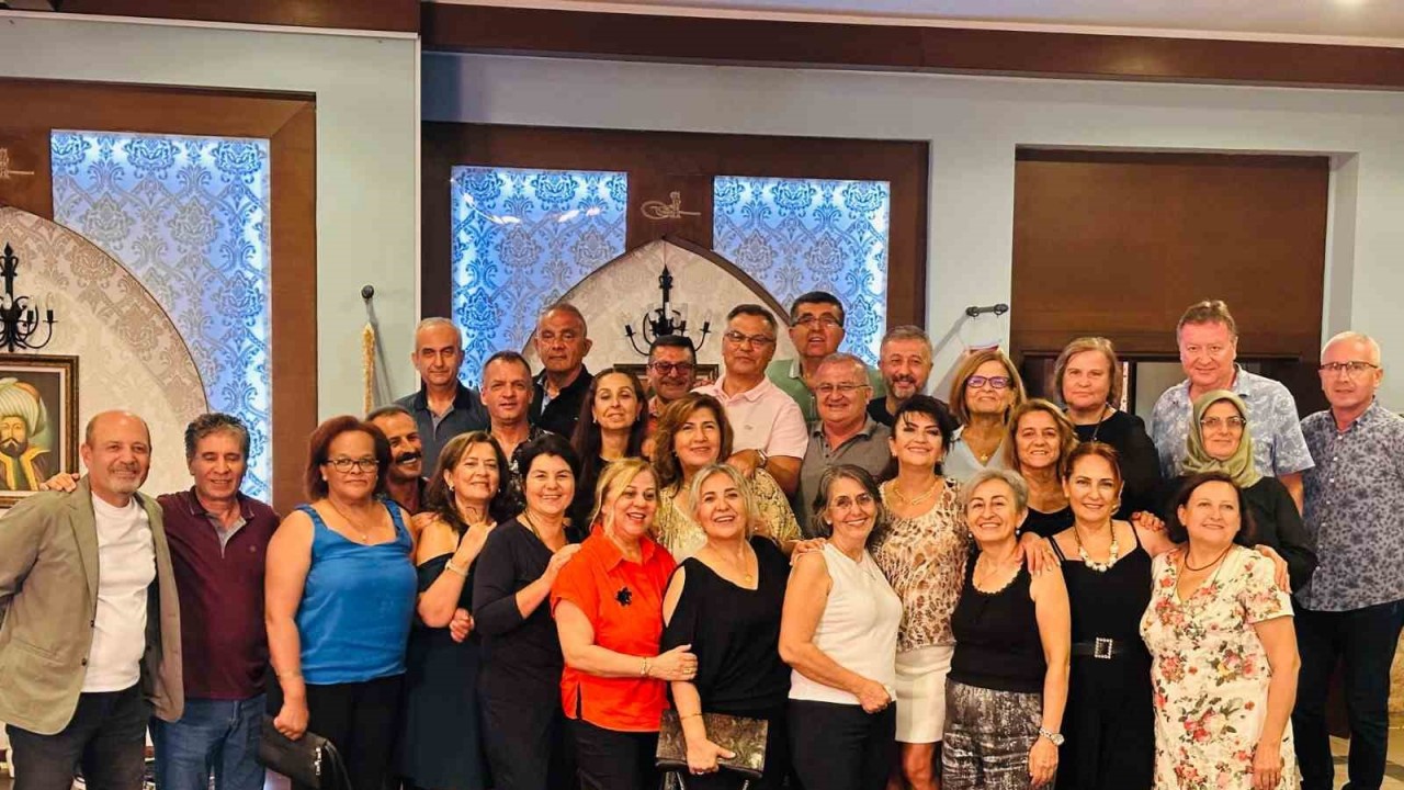 Okul Arkadaslari 42 Yil Sonra Bir Araya Geldiler Mersinin