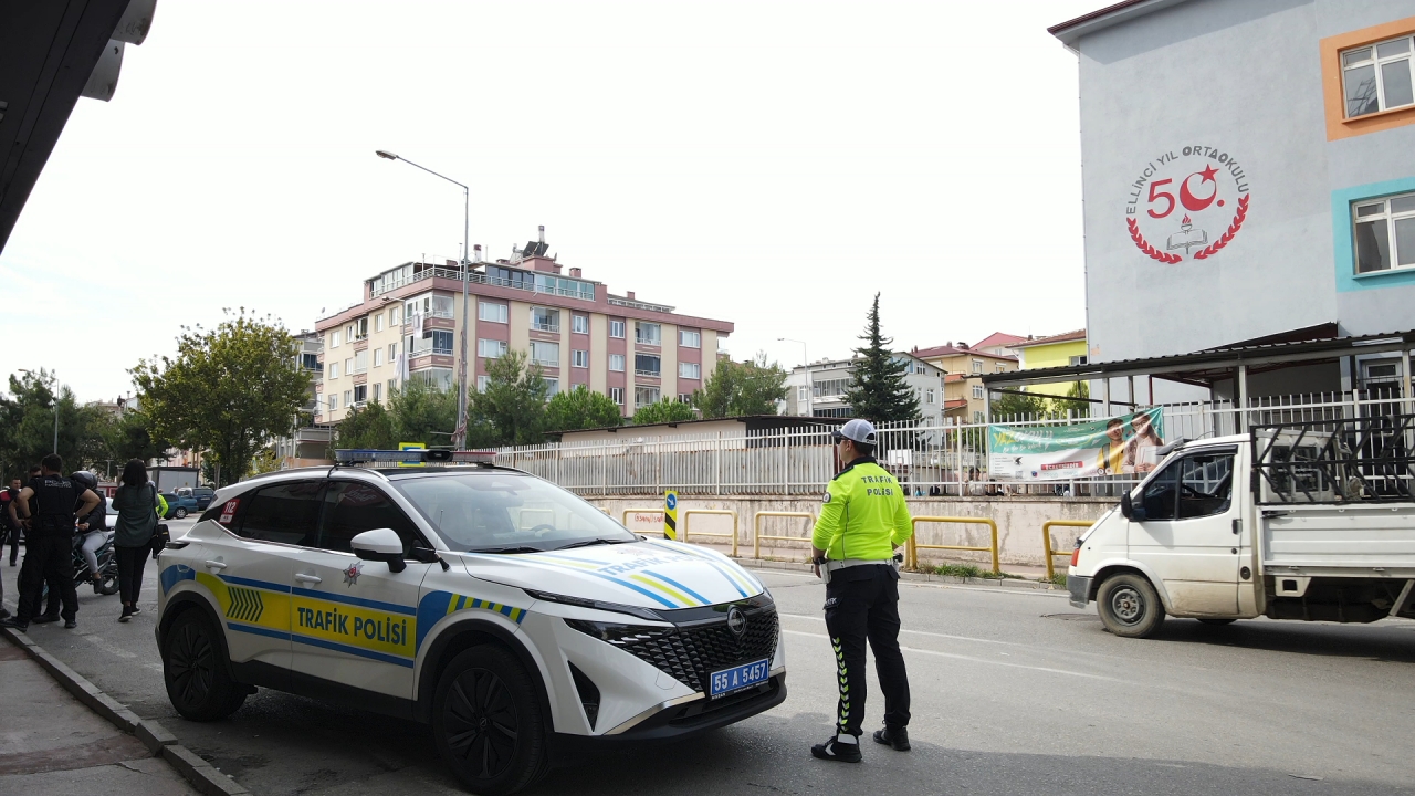Okul Cevrelerindeki Denetimlerde 18 Ayri Suctan Aranan Zanli Yakalandi