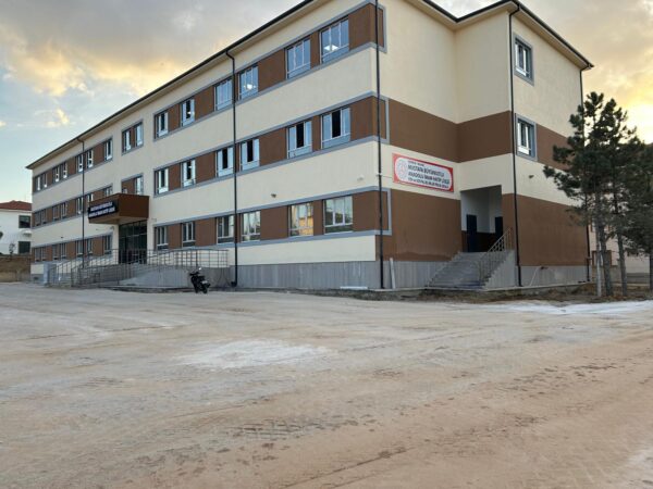 Okul Insaati Tamamlanmak Uzere