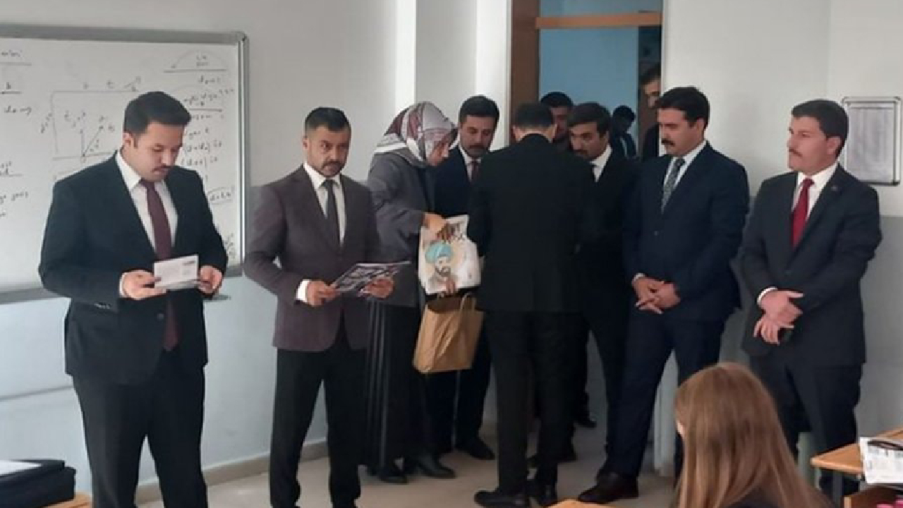 Ülkü Ocakları İstanbul İl Başkanı Silivri’deki Okulu Ziyaret Etti Bozkurt