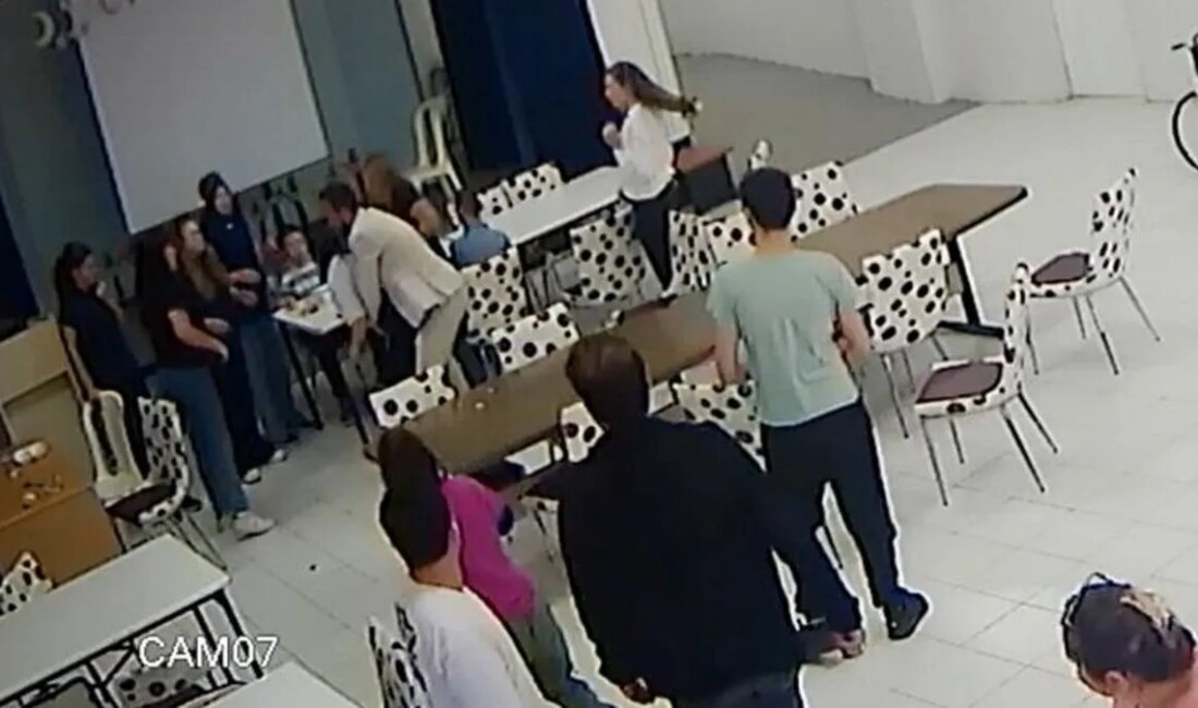 Okul Müdürü Karamete, Öğrencinin Nefes Borusuna Yemek Kaçtı, Heimlich Manevrası