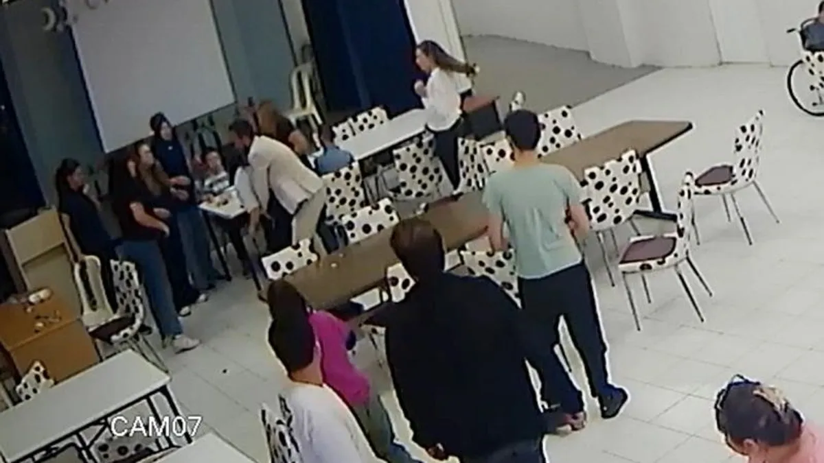 Okul Müdürü Karamete, Öğrencinin Nefes Borusuna Yemek Kaçtı, Heimlich Manevrası