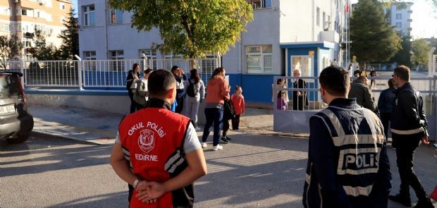 Edirne Emniyet Müdürlüğü Okul Polisleriyle Güvenliği SağlıyorHaberin BaşlıklarıEdirne Emniyet Müdürlüğü