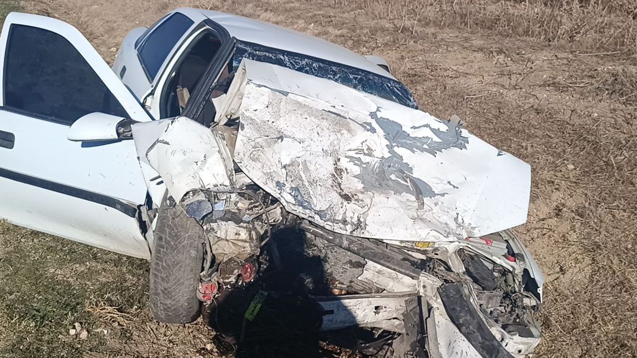 Okul Servisiyle Otomobil Carpisti 4 Kisi Hayatini Kaybetti