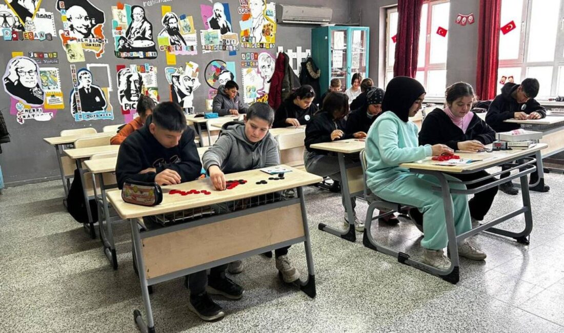Okul Temizliği Konusunda MEB ve CHP’nin TartışmasıHaberin BaşlıklarıOkul Temizliği Konusunda
