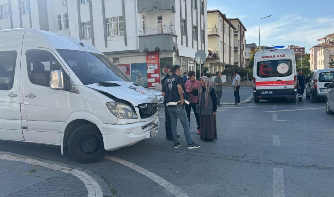 Öğrenci Taşıyan Otomobil ile Minibüs Çarpıştı: 8 Yaralı VarHaberin BaşlıklarıÖğrenci