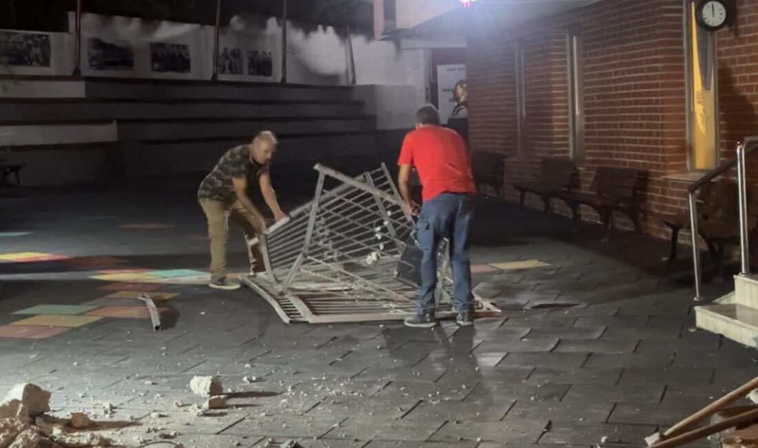 Okul Önünde Meydana Gelen Kaza Sonucu Yaralılar Var Otomobil Kaza