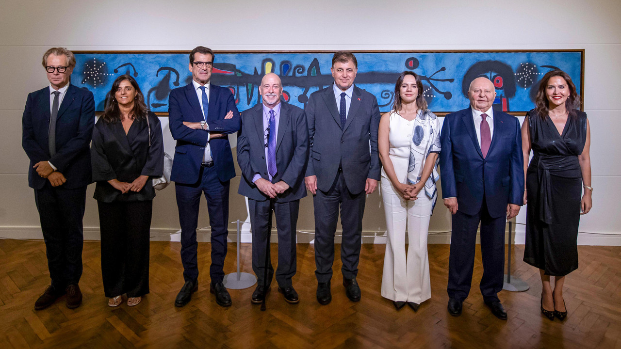 Resmin Sairi Miro Izmirde Ekonomik Dans