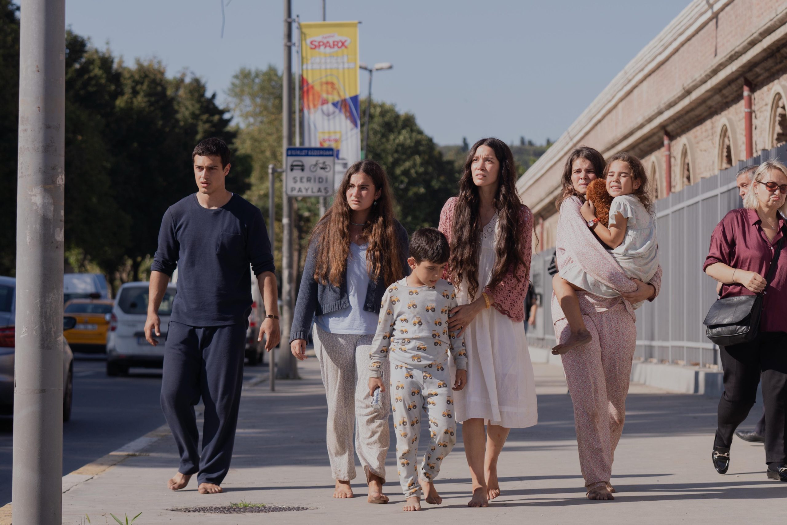 Sahipsizler Dizisinden Yeni Kareler Paylasildi