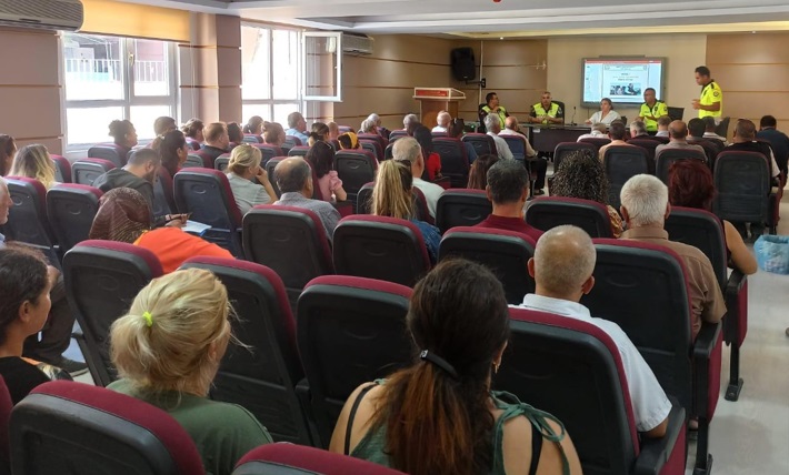 Okul Servis Araç Şoförleri ve Rehber Personeline Bilgilendirme Eğitimleri Verildi