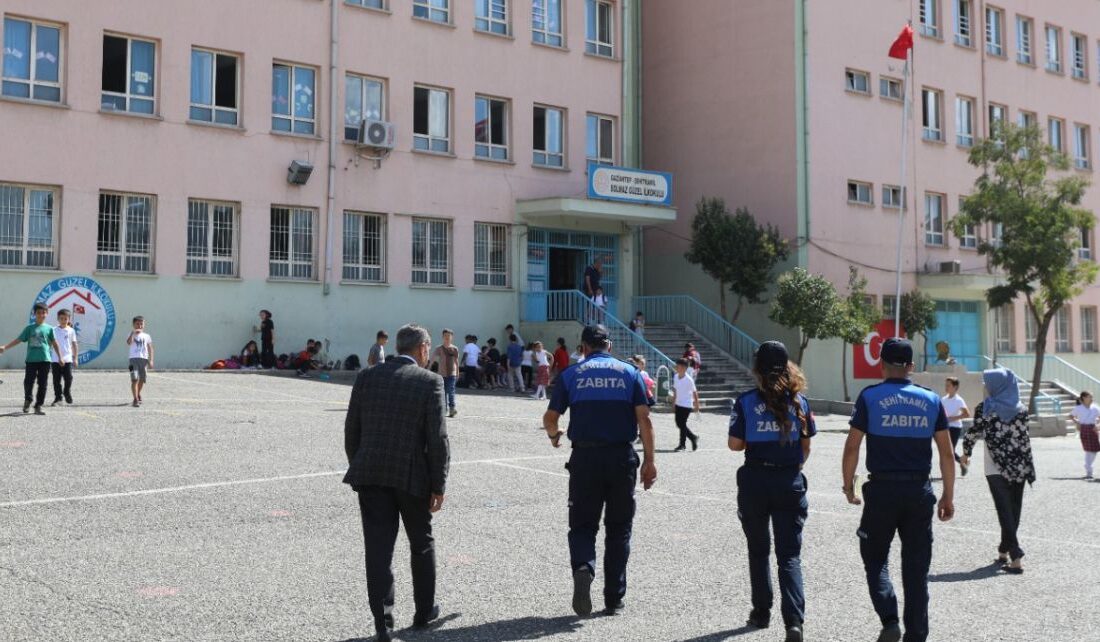 Şehitkâmil Belediyesi Zabıta Ekipleri Okul Güvenliğini SağlıyorHaberin BaşlıklarıŞehitkâmil Belediyesi Zabıta