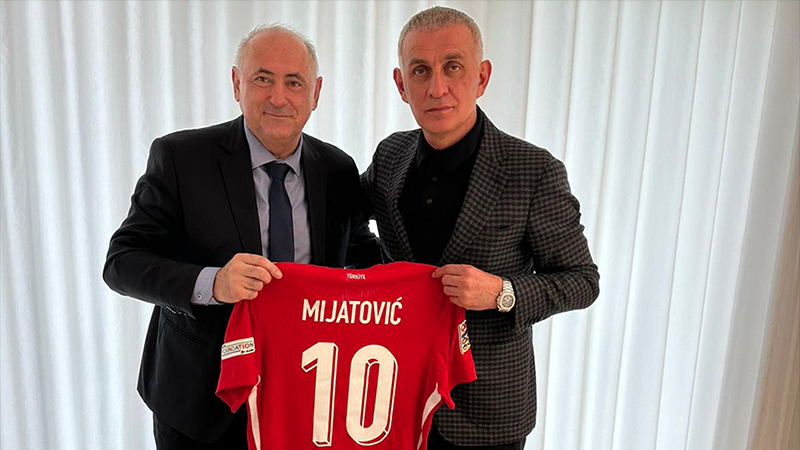 Türkiye Futbol Federasyonu Başkanı Slovenya Futbol Federasyonu Başkanı ile Nezaket
