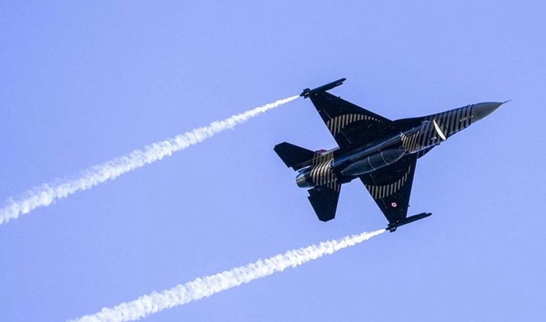 29 Ekim SOLOTÜRK İstanbul Gösterisi Canlı Yayında Türk Hava Kuvvetleri’nin