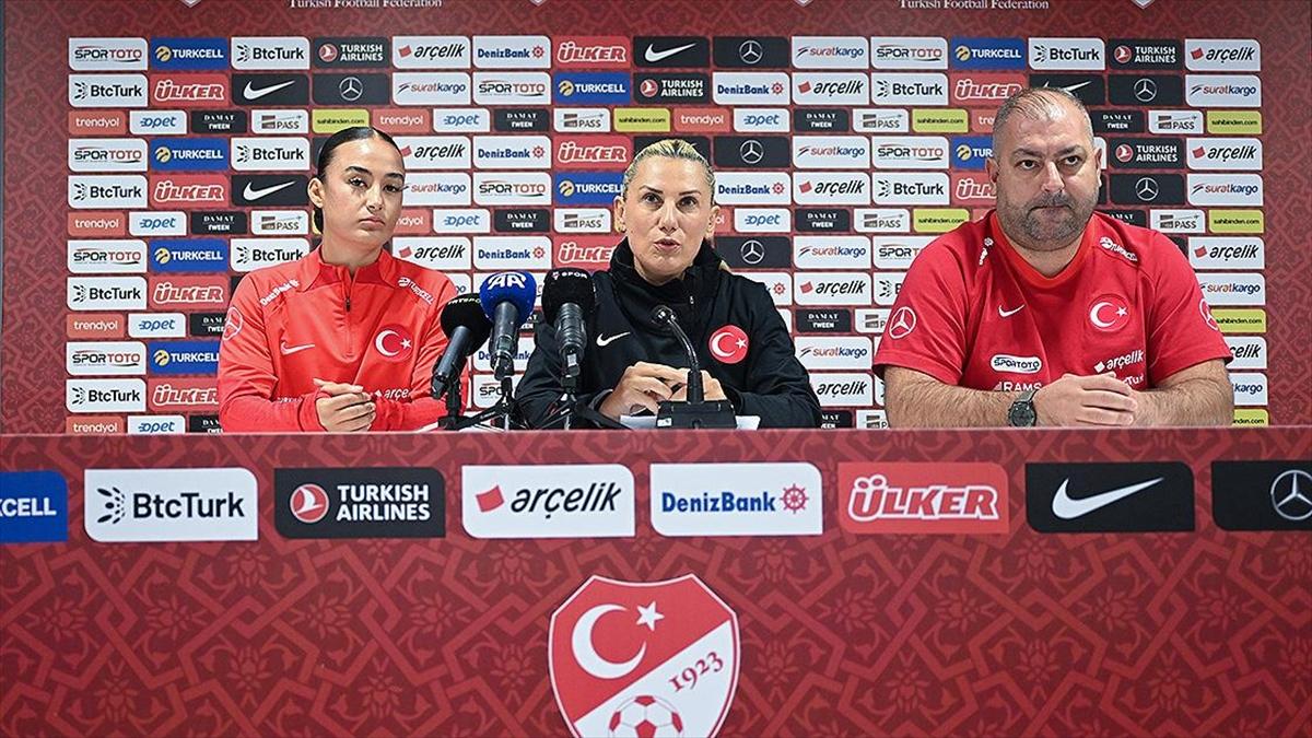 Tarihi Bir Mac Bayan Futbolu Heyecanla Bekleniyor