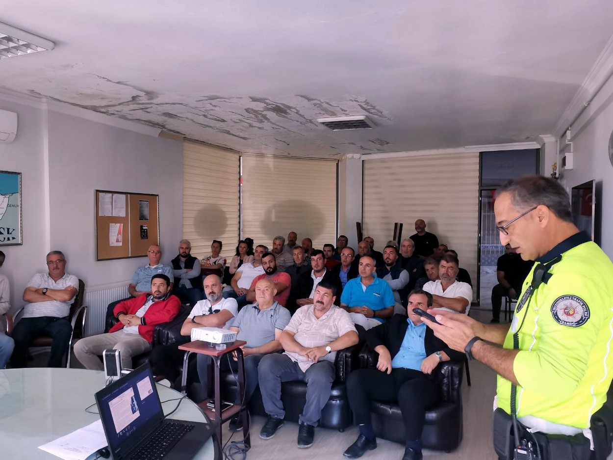 Traffin Polisi ile Servisci Egitim Semineri Guvenliginiz Bizim Onceligimizdir