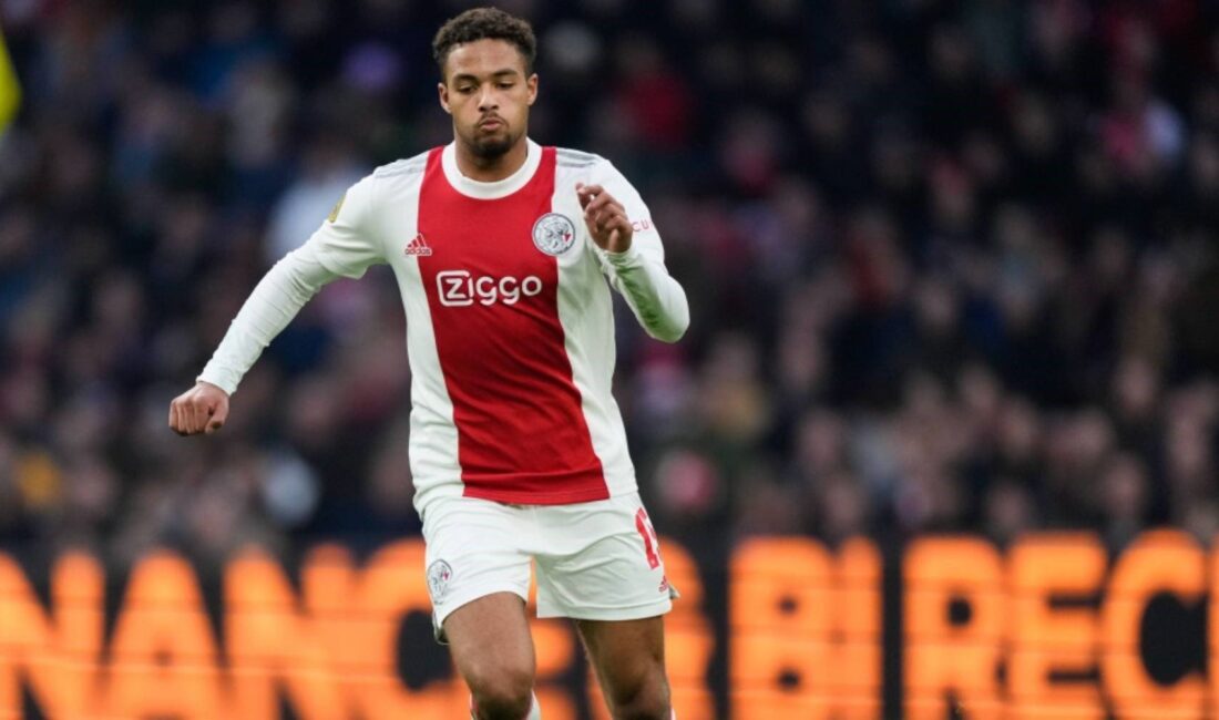 Fenerbahçe, Hollandalı Yıldız Devyne Rensch’i Transfer Etmeyi Planlıyor Mourinho, Sağ
