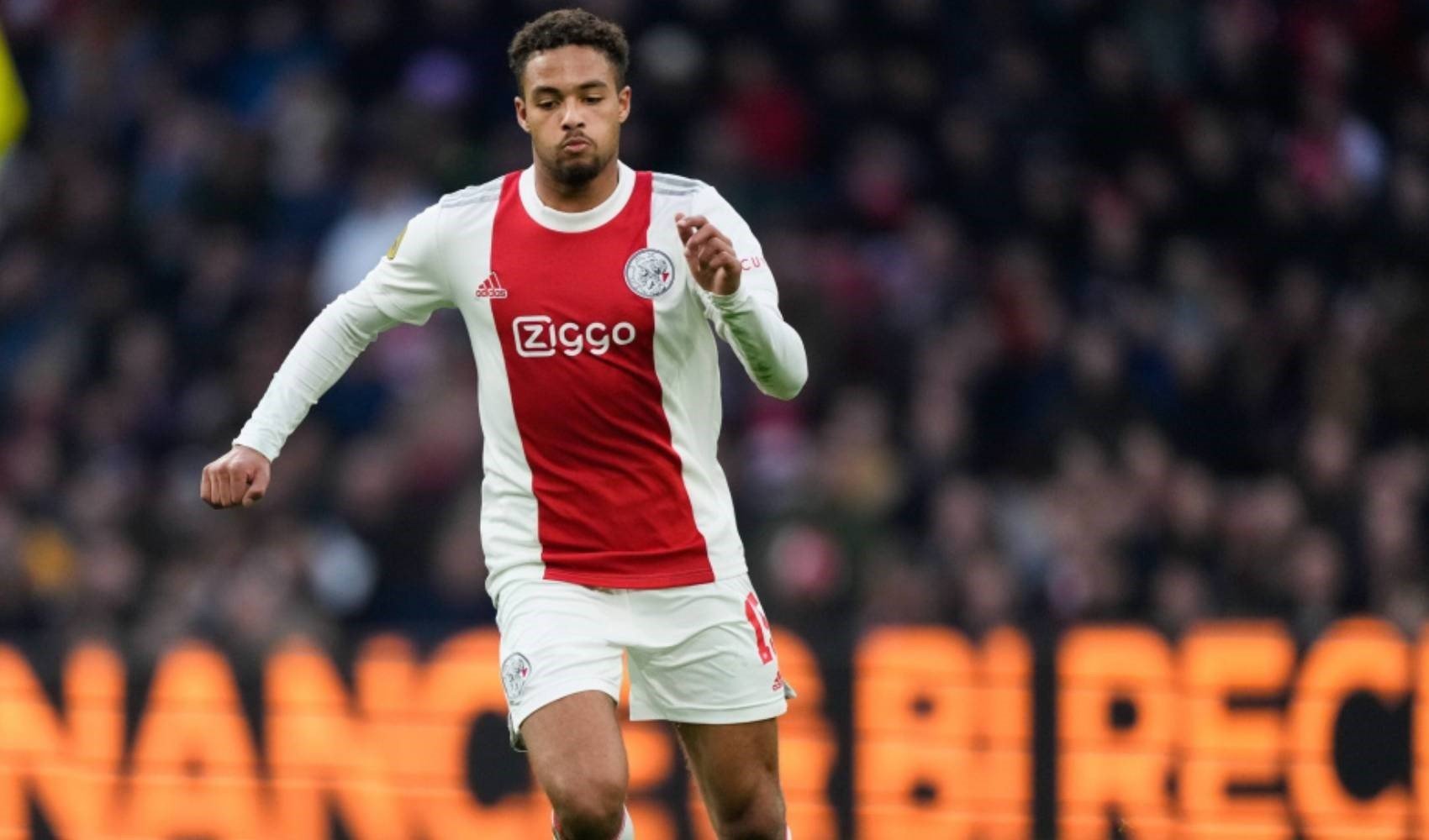 Fenerbahçe, Hollandalı Yıldız Devyne Rensch’i Transfer Etmeyi Planlıyor Mourinho, Sağ