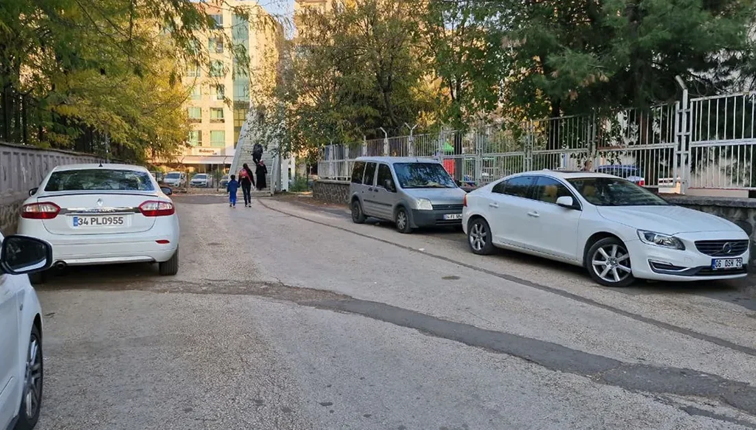 Bağlar İlçesindeki Lisede Şiddet Olayı!Haberin BaşlıklarıBağlar İlçesindeki Lisede Şiddet Olayı!Olay