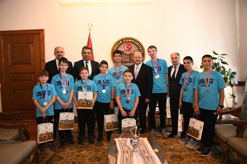 Kastamonu Valisi, Uluslararası MEB Robot Yarışması’nda Dereceye Giren Öğrencileri Kabul
