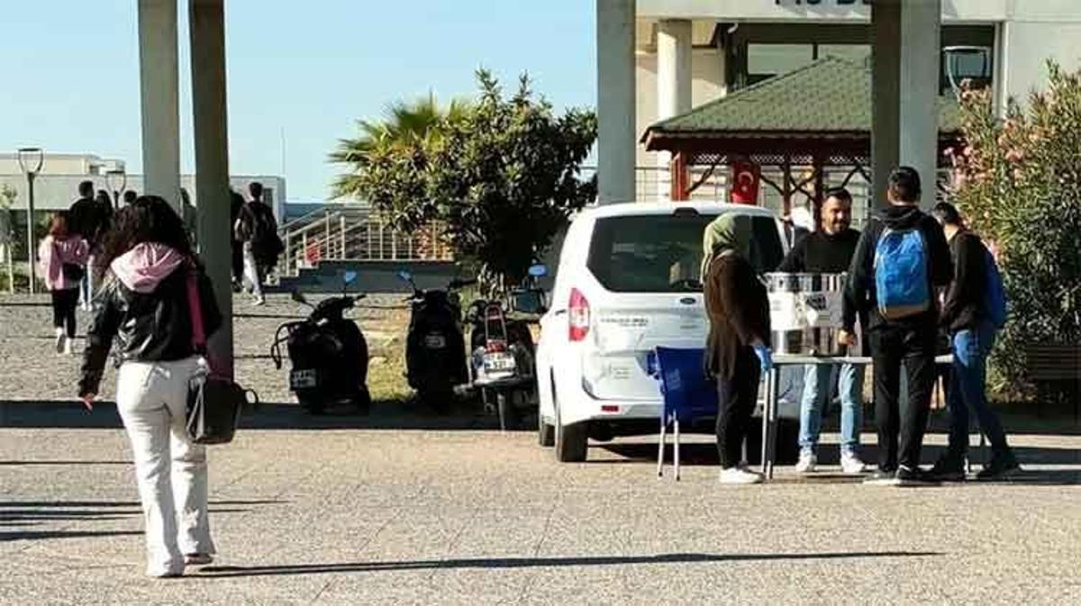 Adana Büyükşehir Belediyesi, Alparslan Türkeş Üniversitesi öğrencilerine her sabah sıcak