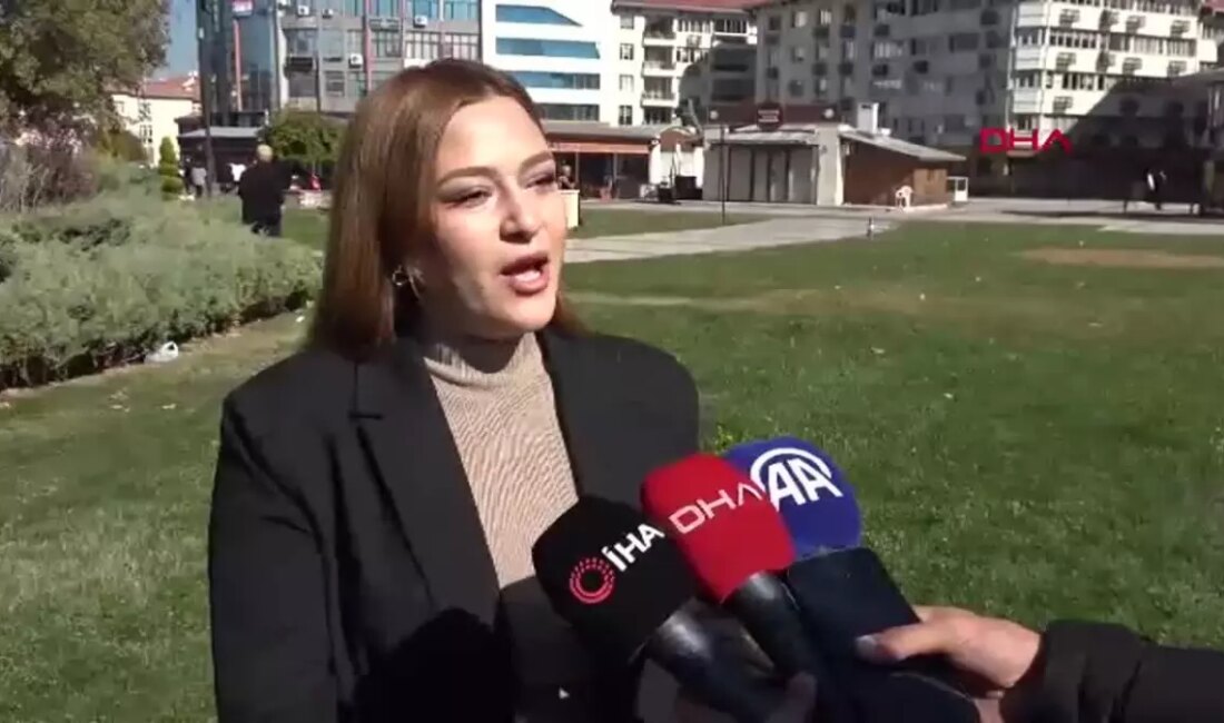 üniversite öğrencisi Azra Boysak, Sivas’ta bir kargayla karşılaşarak onunla otobüse