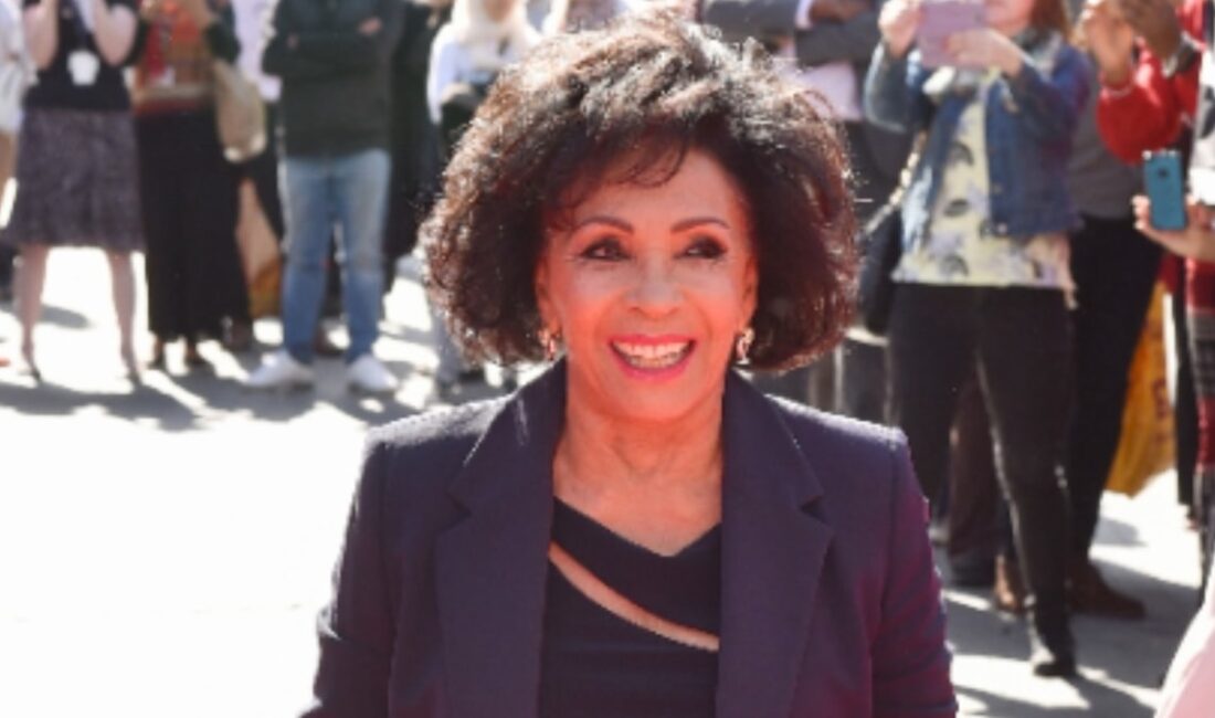 Dame Shirley Bassey’nin Mücevherlerle Dolu Müzayede Rekorları 87 yaşındaki ünlü