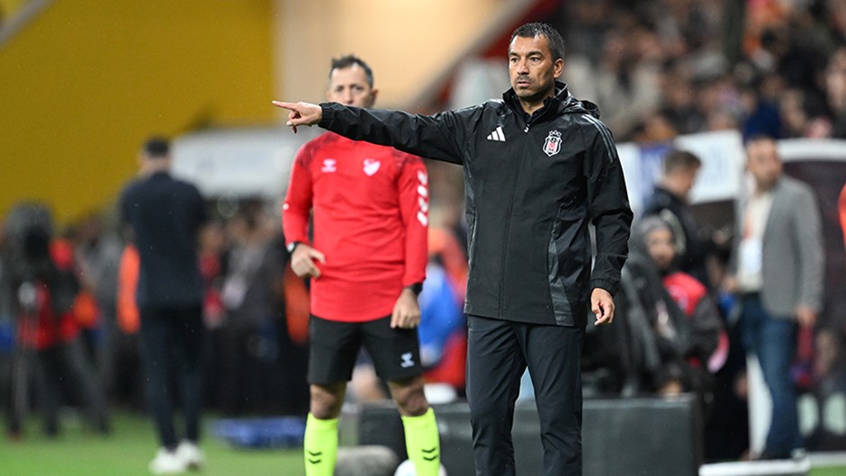 Van Bronckhorst’tan Frankfurt Maçı Öncesi Orta Saha KararıHaberin BaşlıklarıVan Bronckhorst’tan