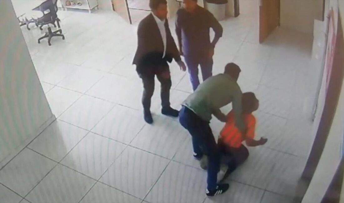 Van’da İlkokul Öğrencisi Yiyeği Nefes Borusuna Kaçınca Öğretmen Müdahale EttiHaberin