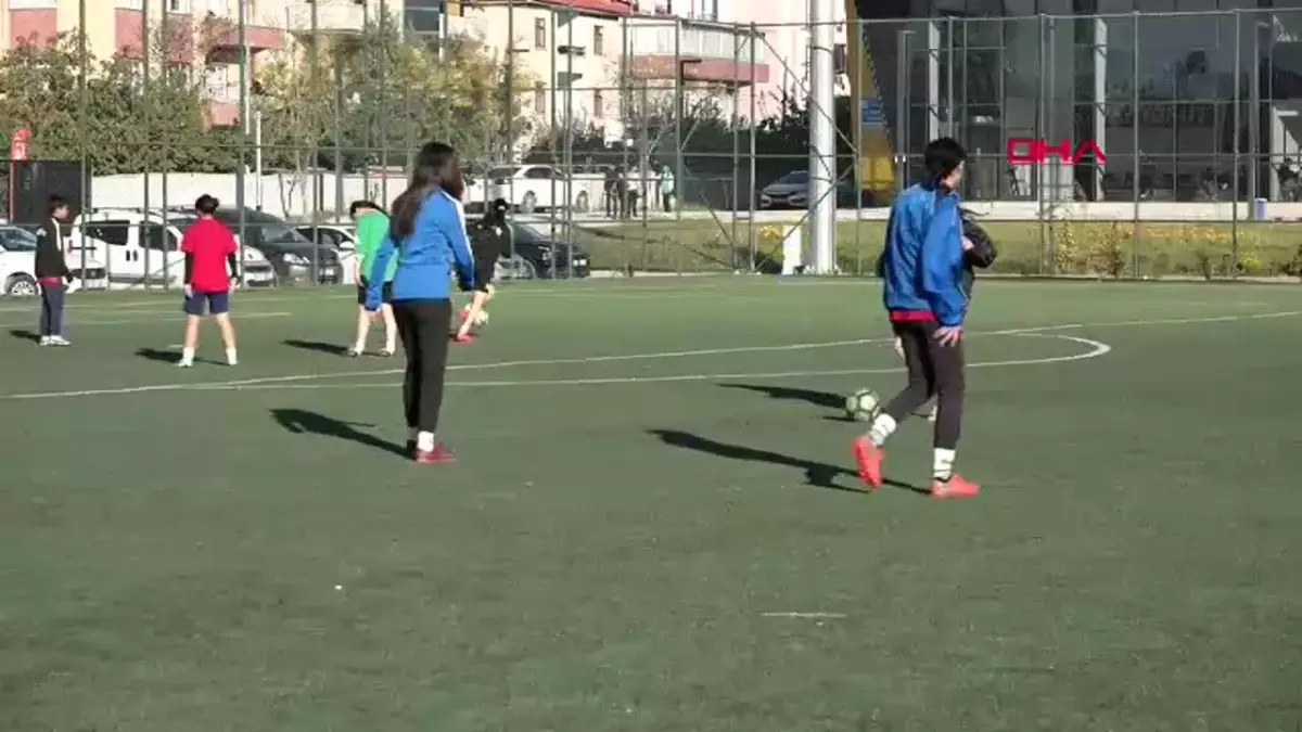 Vangucu Kadin Futbol Takimina Destek Cagrisi