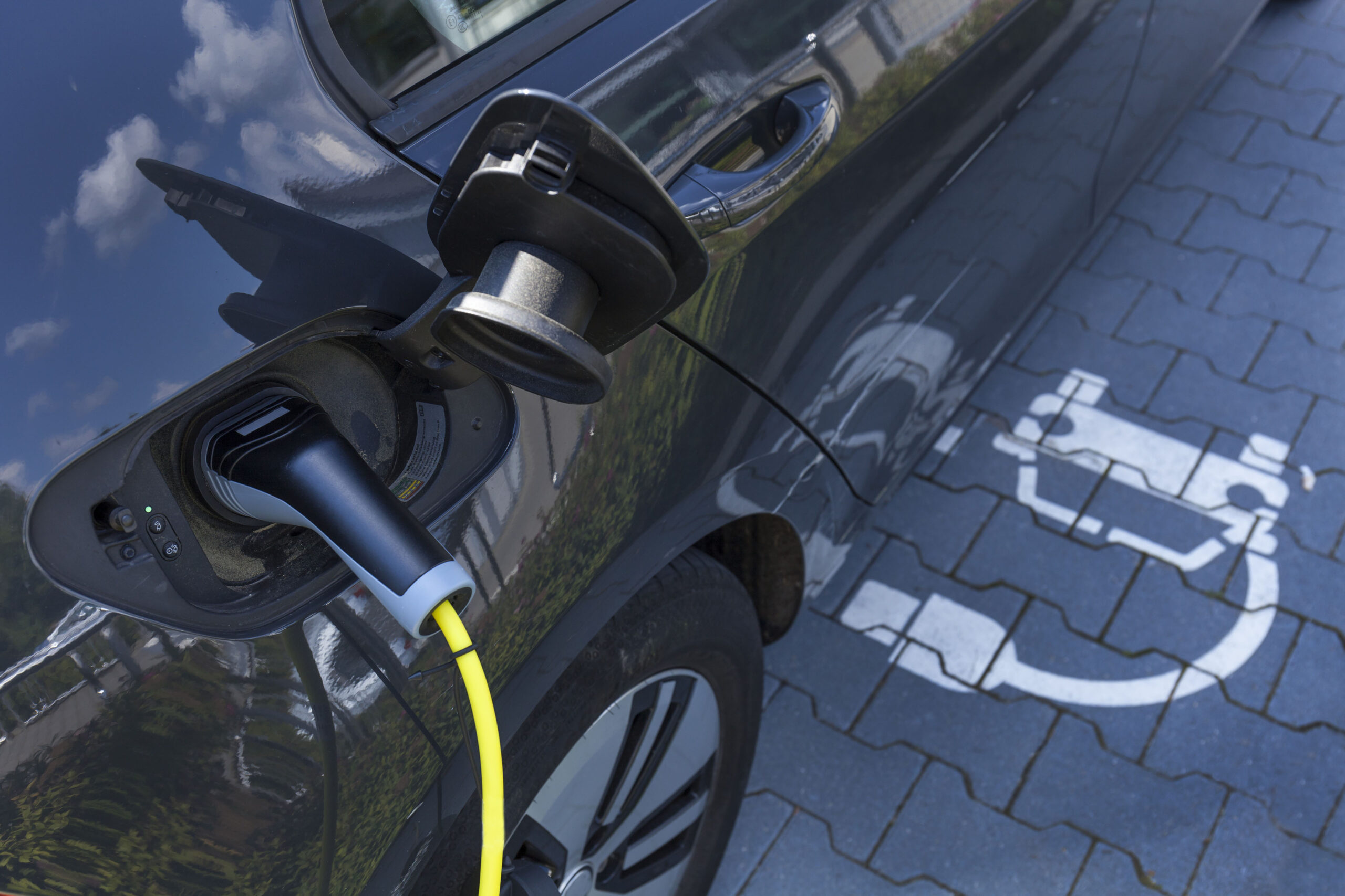 Yakit Fiyatlari Artinca Elektrikli Araclar Daha Cok Tercih Ediliyor scaled