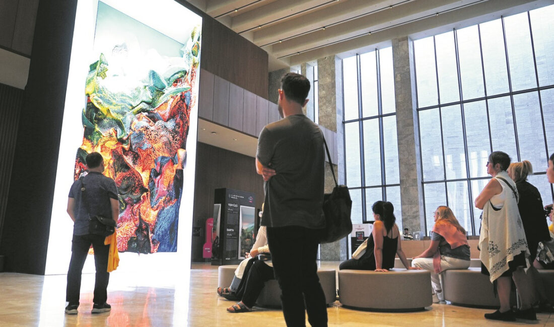 Refik Anadol’un Yeryüzü Rüyaları: Anadolu Projesi İstanbul Kültür Yolu Festivali’nde