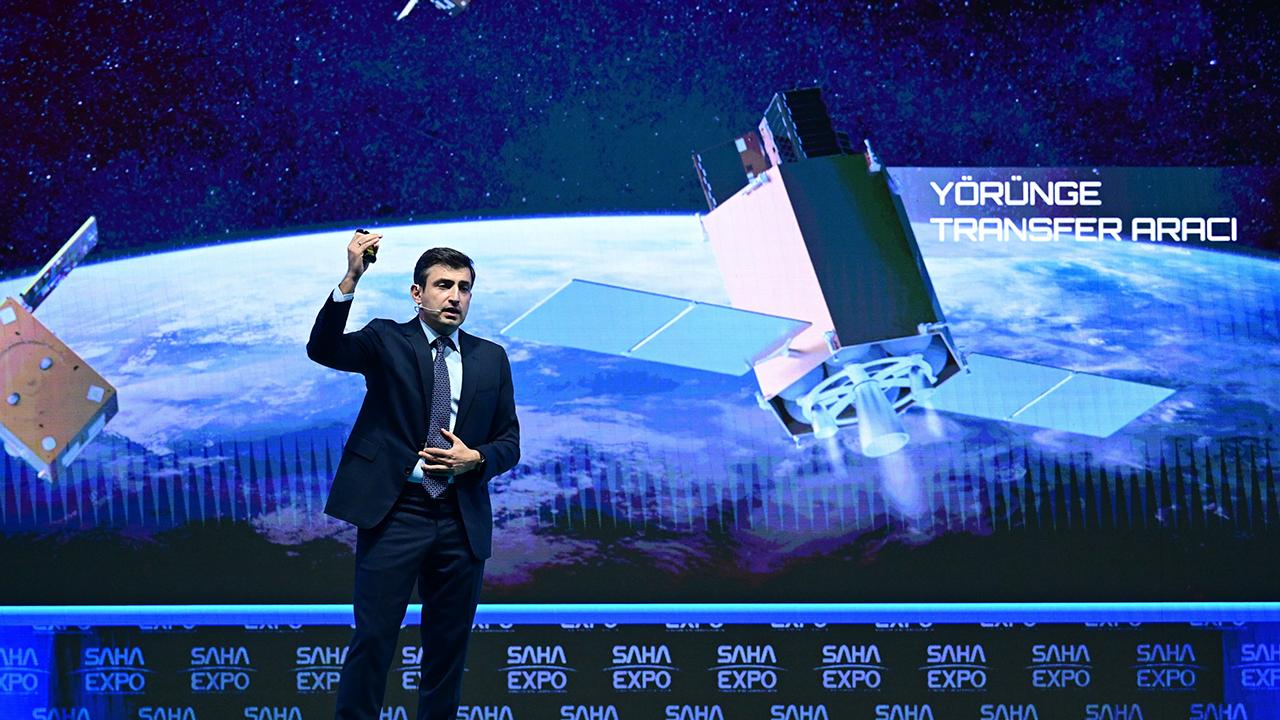 SAHA EXPO Fuarında Selçuk Bayraktar Yapay Zeka ve Uzay Teknolojilerini